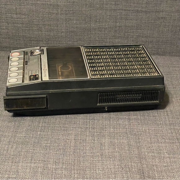 Vintage GE Cassette Tape Player Recorder Model 3-5105 NON WORKING No Power Cord - Picture 5 of 7
